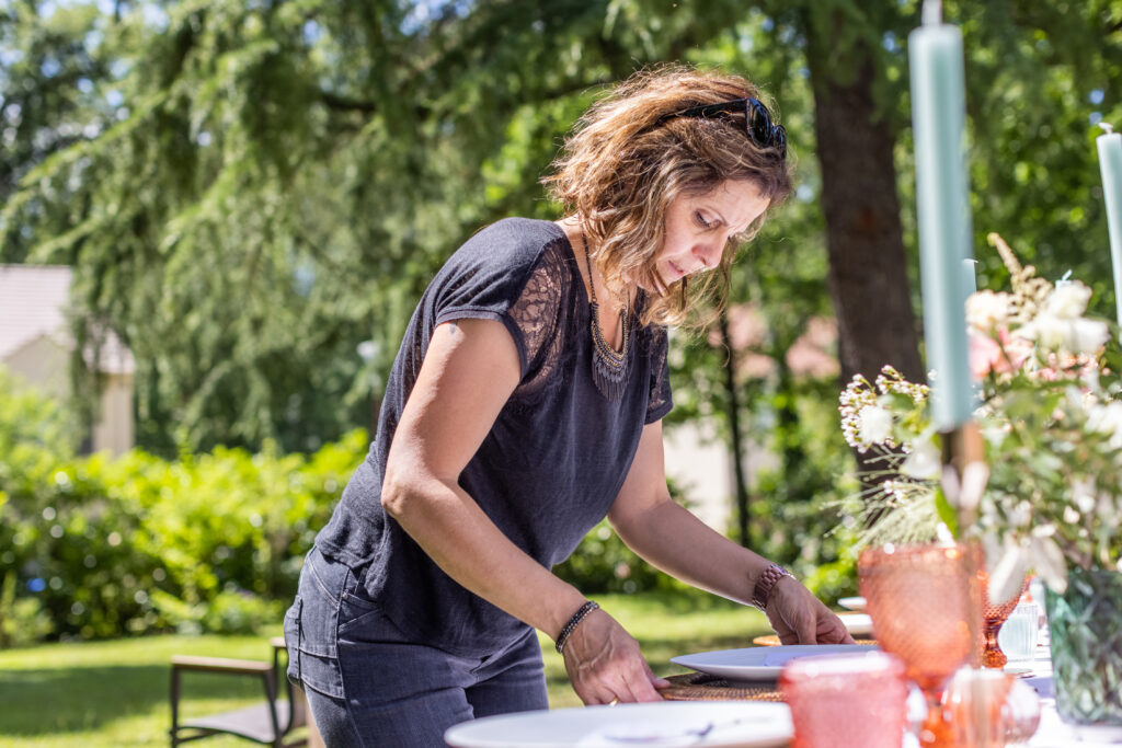 Mise en place d'une table des mariés par Christelle - C Joly, décoratrice de mariage et scénographe en IDF, Yvelines